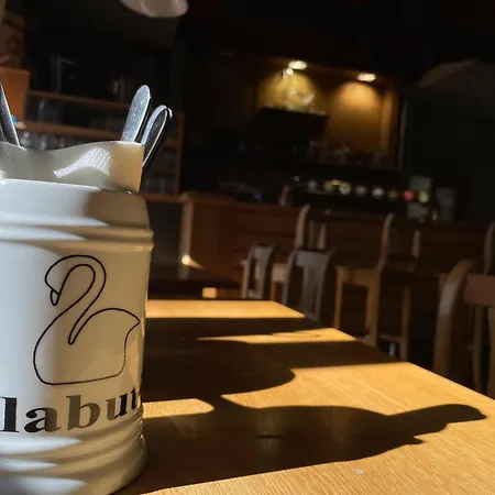Restaurace A U Labutě *